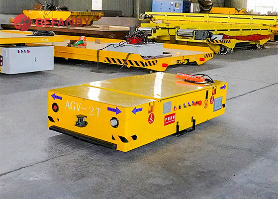 รถขนส่ง AGV แบบมืออาชีพ ที่ไม่มีสายทางติดกับระบบนําทางที่มีความฉลาด และใช้แบตเตอรี่ที่มีความจุที่กําหนดเอง